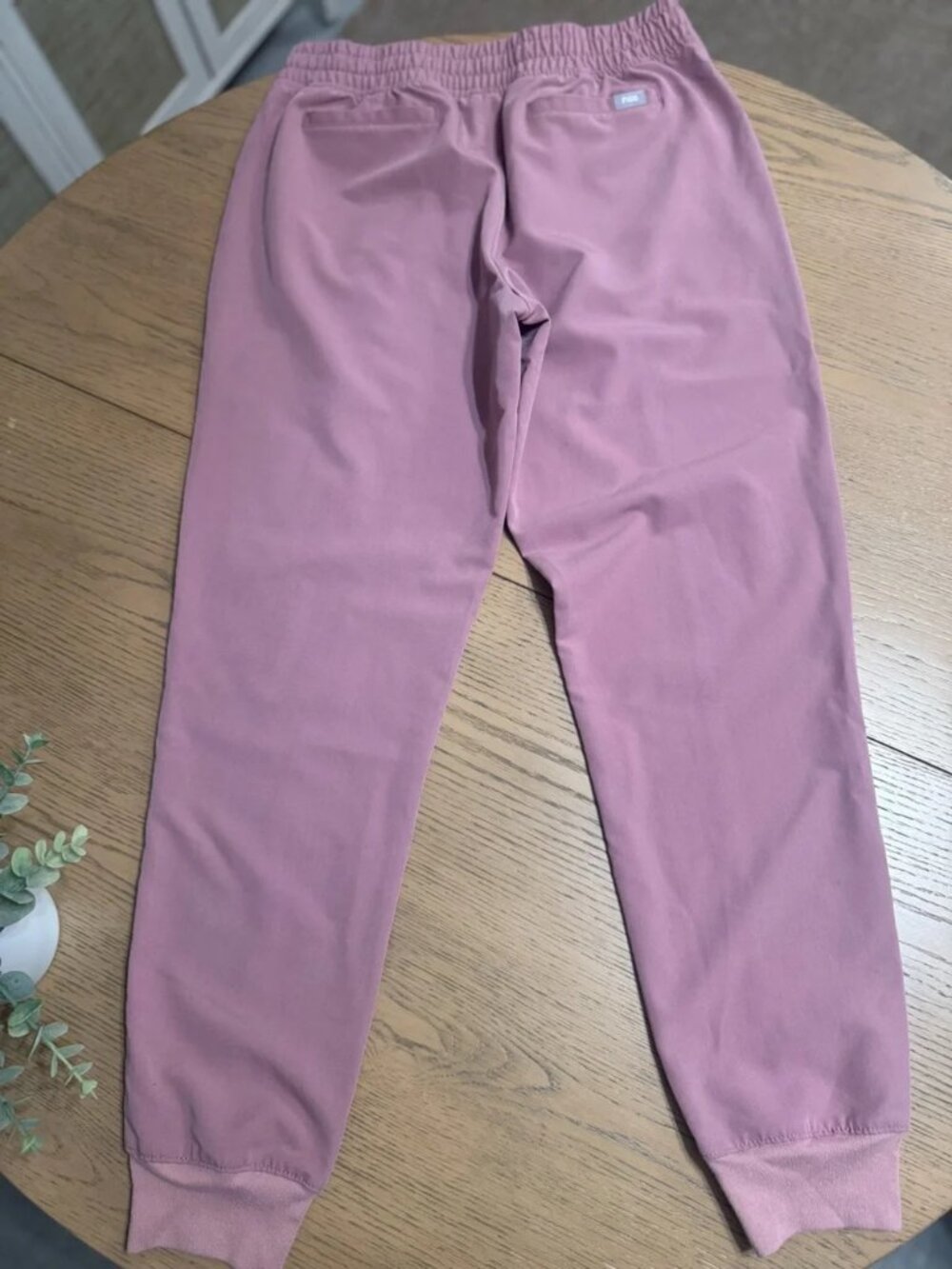 FIGS Technical Collection Jogger Scrub Pants Dusty Rose Pink Women’s Medium - Picture 8 of 8